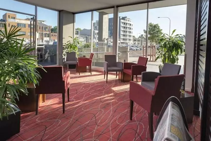 בית מלון כפרי Honeysuckle Executive Apartments