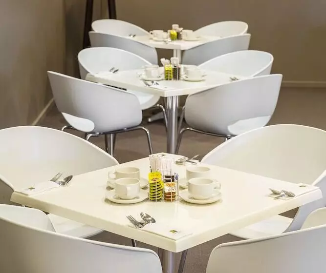 בית מלון כפרי Honeysuckle Executive Apartments