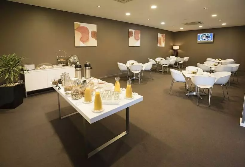 בית מלון כפרי Honeysuckle Executive Apartments