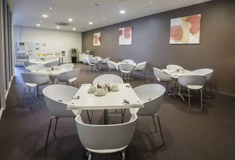 בית מלון כפרי Honeysuckle Executive Apartments