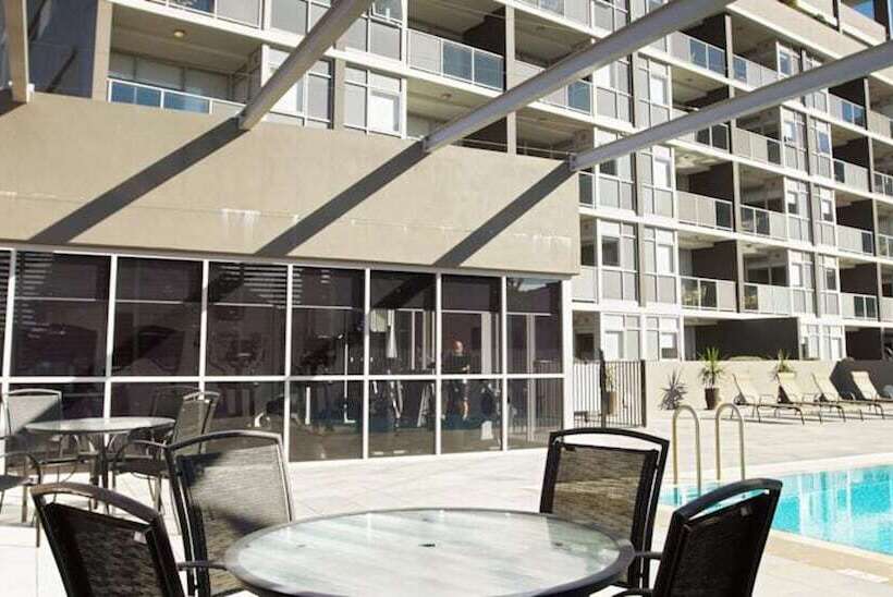 בית מלון כפרי Honeysuckle Executive Apartments