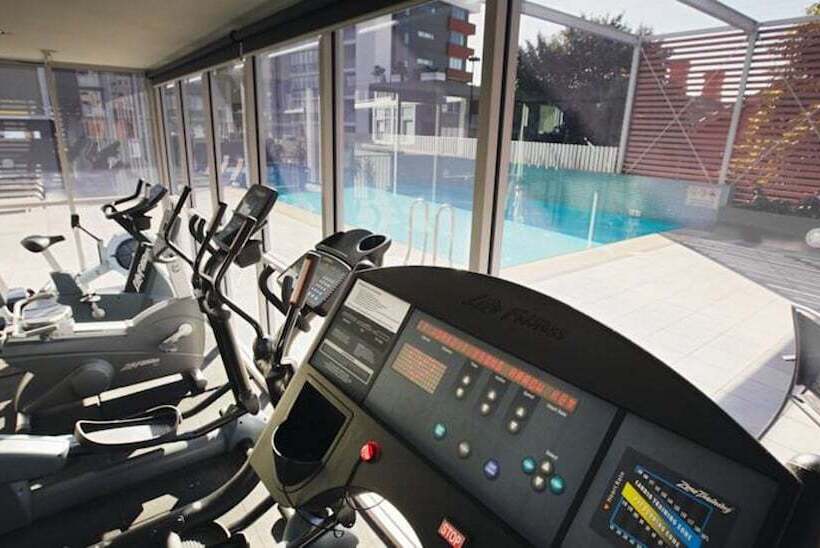 בית מלון כפרי Honeysuckle Executive Apartments