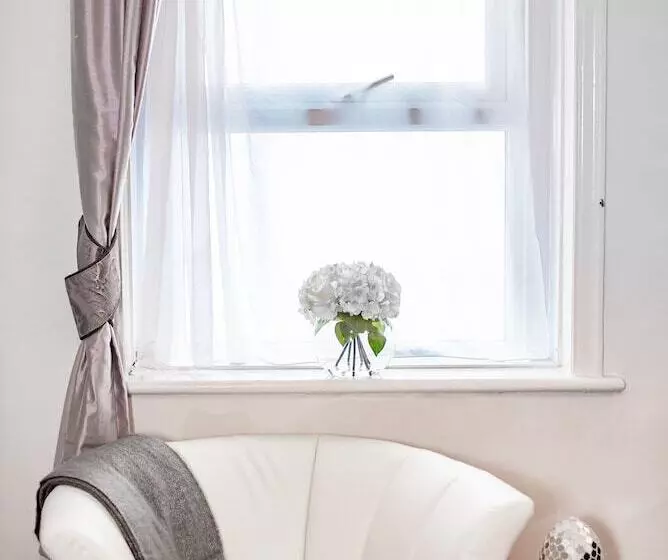 בית מלון כפרי Trivelles Seaview