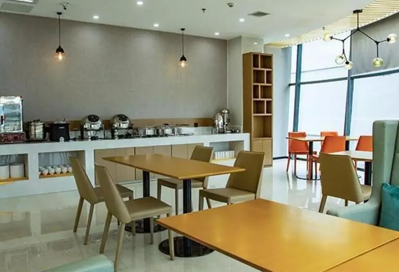 Hotelli City Comfort Inn Liupanshui Sports Center