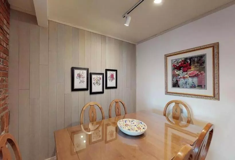 ホテル Prospector Condo