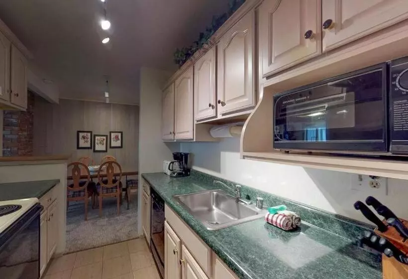 ホテル Prospector Condo