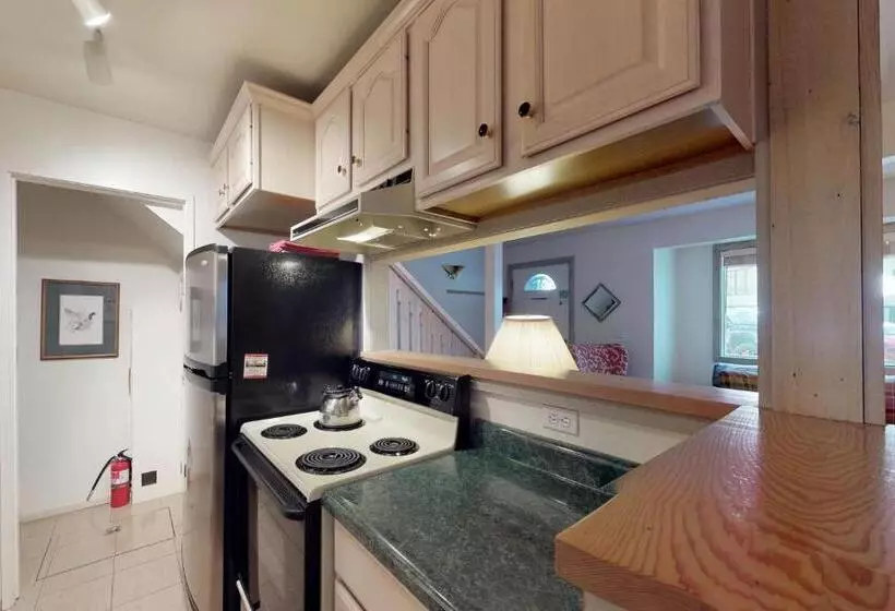 ホテル Prospector Condo