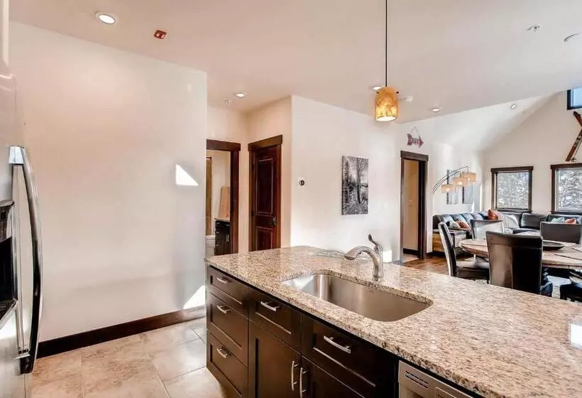 هتل Blue River Condo Unit 203
