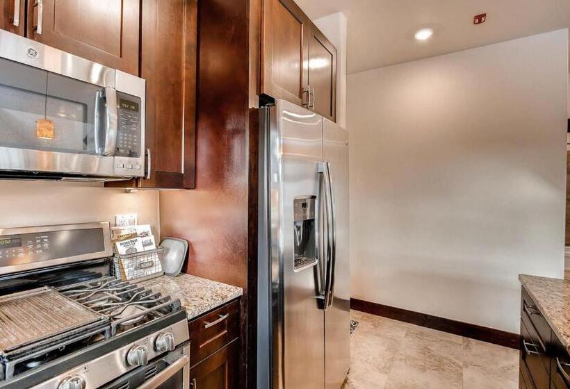 هتل Blue River Condo Unit 203