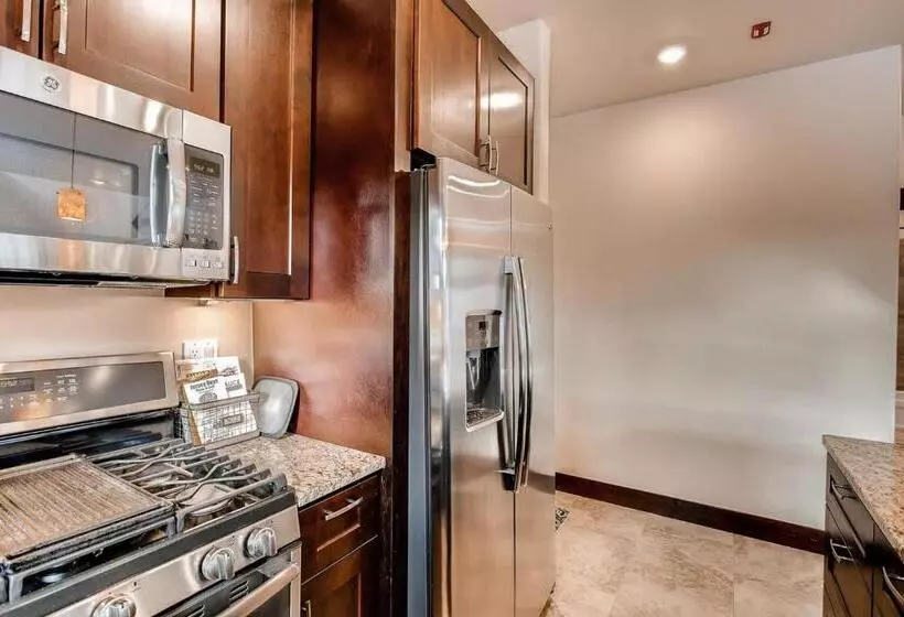 هتل Blue River Condo Unit 203