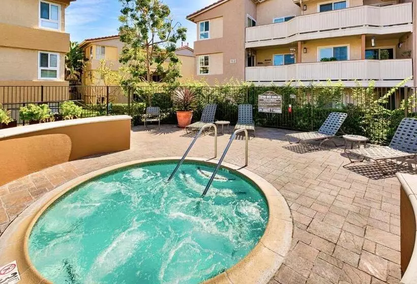 ホテル Ritz Point Condo