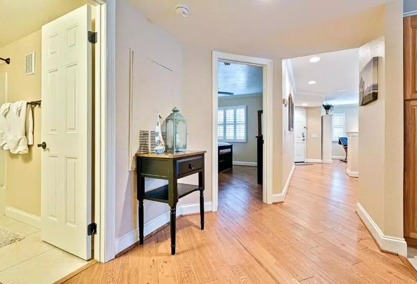 ホテル Ritz Point Condo