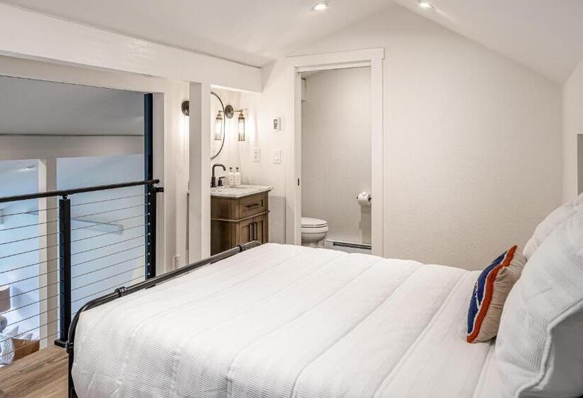 هتل Fish Creek Point