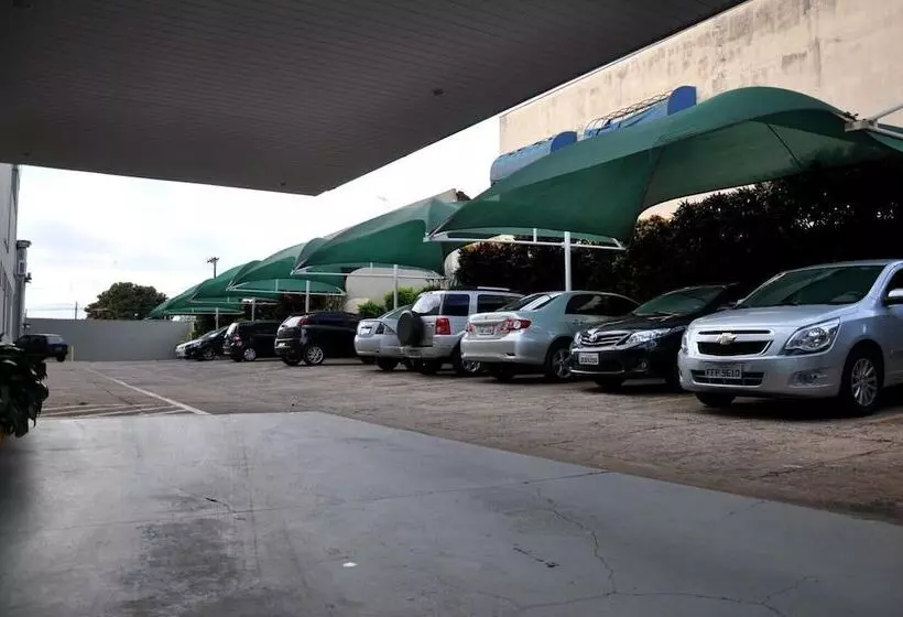 בית מלון כפרי Carolina Plaza