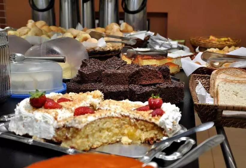 בית מלון כפרי Carolina Plaza