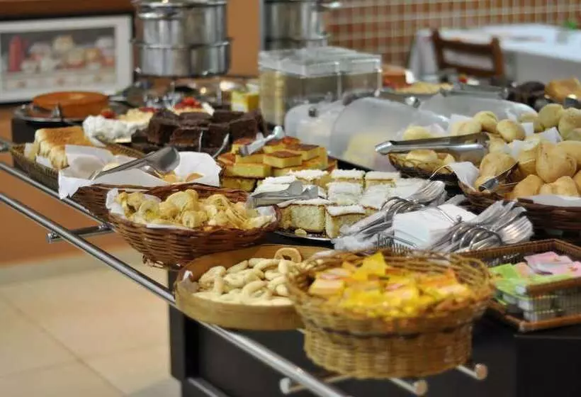 בית מלון כפרי Carolina Plaza