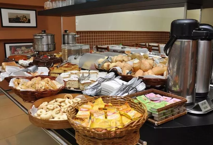 בית מלון כפרי Carolina Plaza