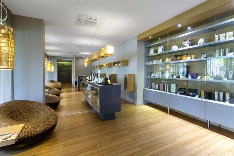 هتل Chateau Royal Beach Resort & Spa, Noumea