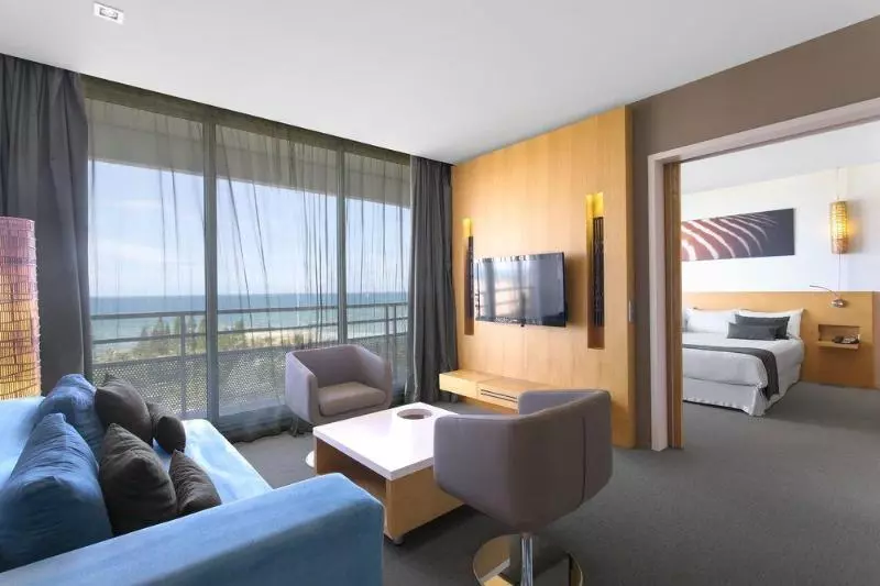 هتل Chateau Royal Beach Resort & Spa, Noumea