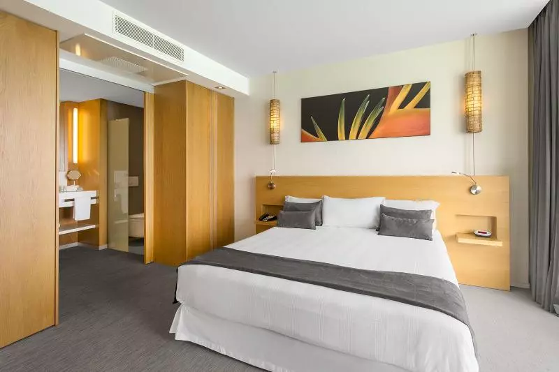 هتل Chateau Royal Beach Resort & Spa, Noumea