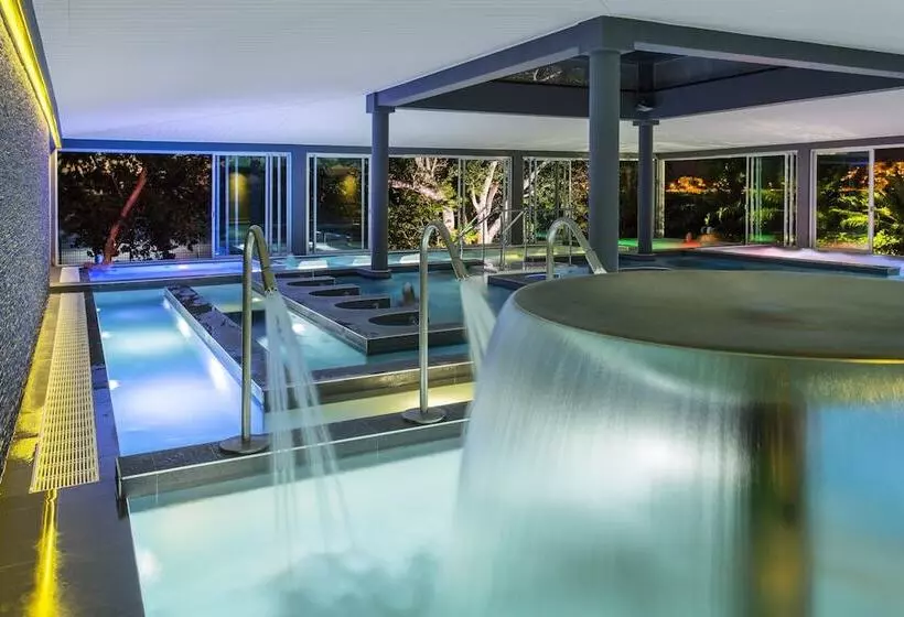 هتل Chateau Royal Beach Resort & Spa, Noumea