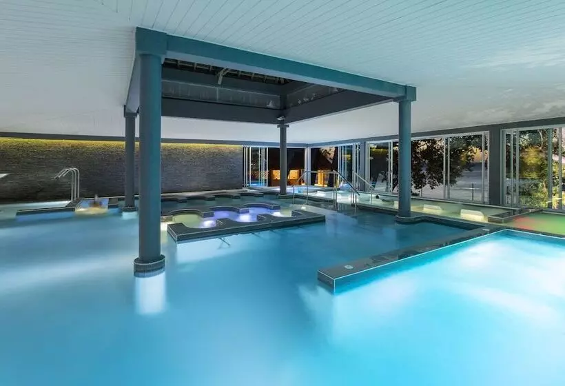 هتل Chateau Royal Beach Resort & Spa, Noumea