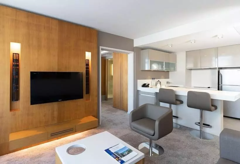 هتل Chateau Royal Beach Resort & Spa, Noumea