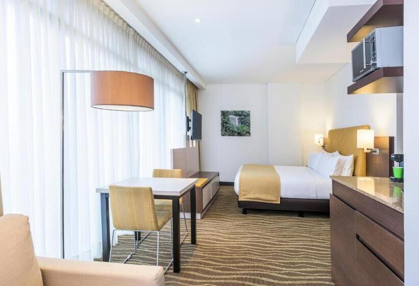 فندق Holiday Inn Express & Suites Bogota Zona Financiera, An Ihg