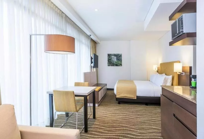 هتل Holiday Inn Express & Suites Bogota Zona Financiera, An Ihg