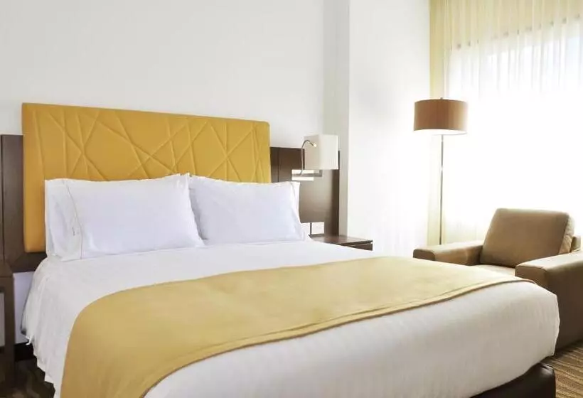 هتل Holiday Inn Express & Suites Bogota Zona Financiera, An Ihg