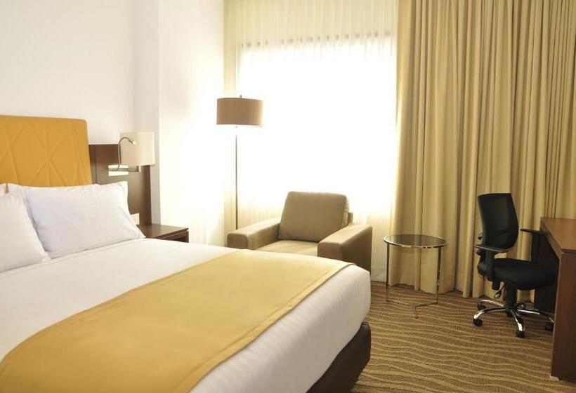فندق Holiday Inn Express & Suites Bogota Zona Financiera, An Ihg
