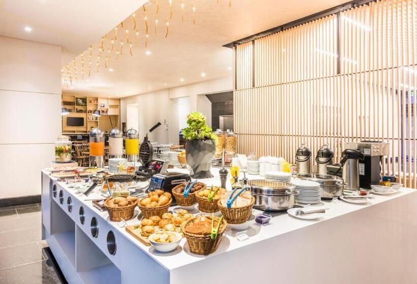 فندق Holiday Inn Express & Suites Bogota Zona Financiera, An Ihg