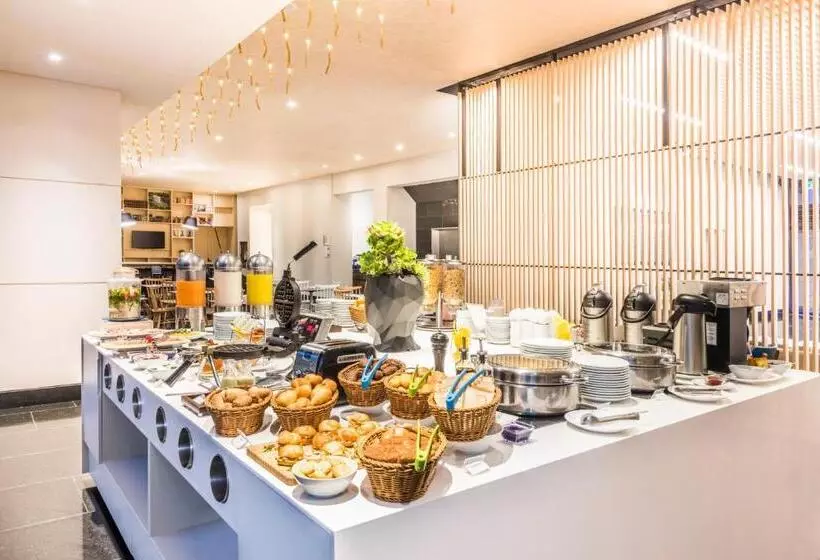 هتل Holiday Inn Express & Suites Bogota Zona Financiera, An Ihg