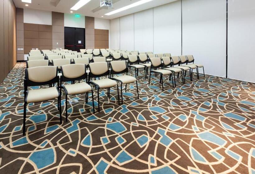 فندق Holiday Inn Express & Suites Bogota Zona Financiera, An Ihg