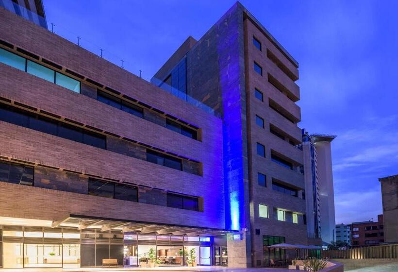 فندق Holiday Inn Express & Suites Bogota Zona Financiera, An Ihg