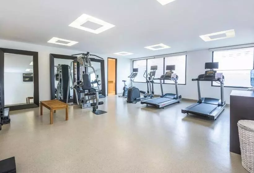 هتل Holiday Inn Express & Suites Bogota Zona Financiera, An Ihg