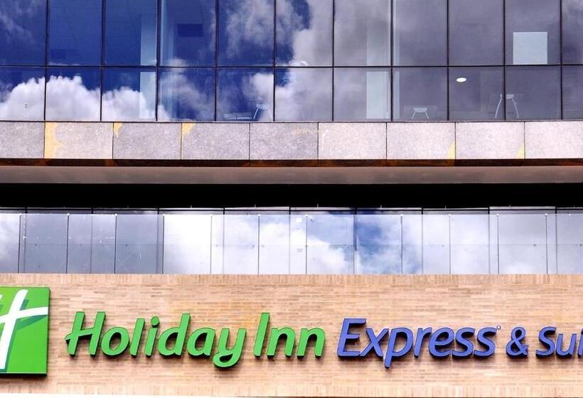 فندق Holiday Inn Express & Suites Bogota Zona Financiera, An Ihg