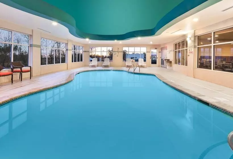 ホテル Holiday Inn Express & Suites Southport   Oak Island Area, An Ihg