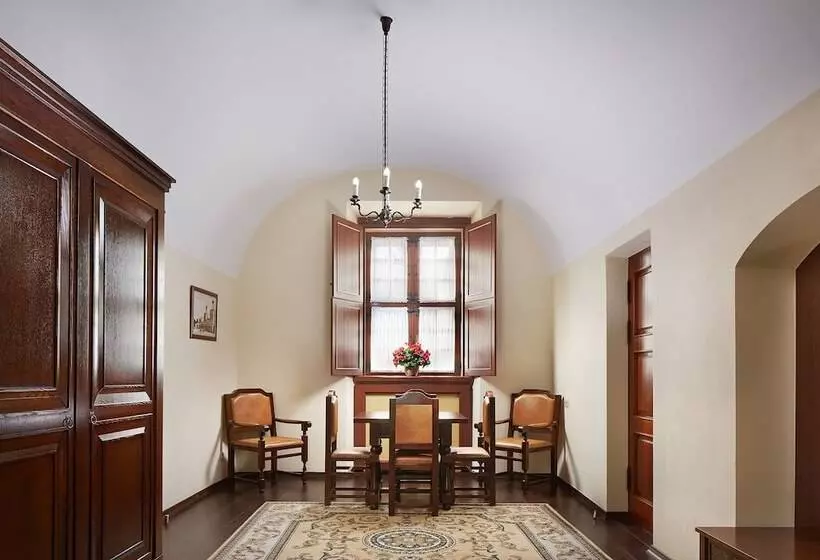 هتل Monastyrski Minsk City Centre