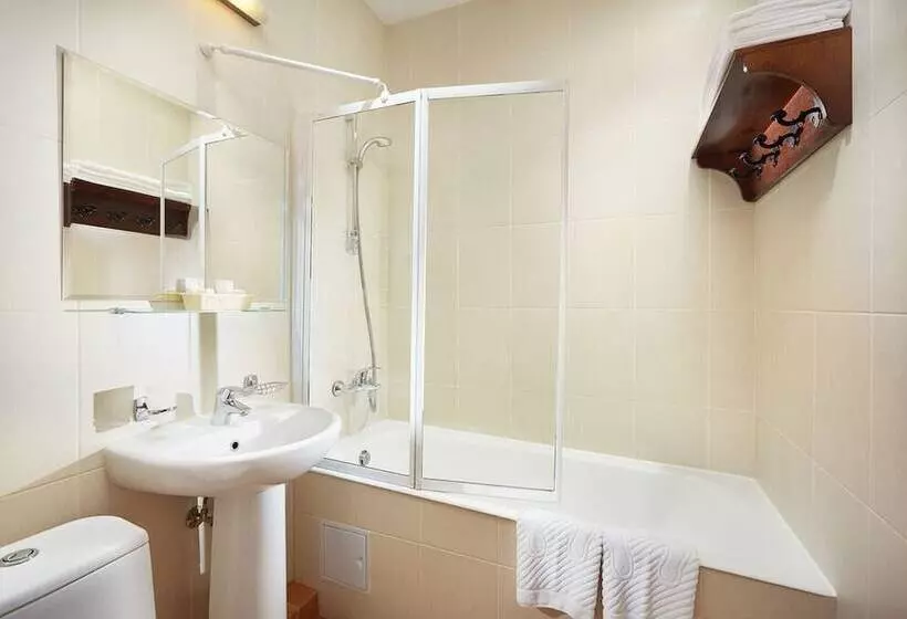 هتل Monastyrski Minsk City Centre