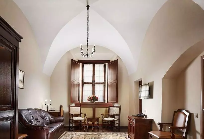 هتل Monastyrski Minsk City Centre