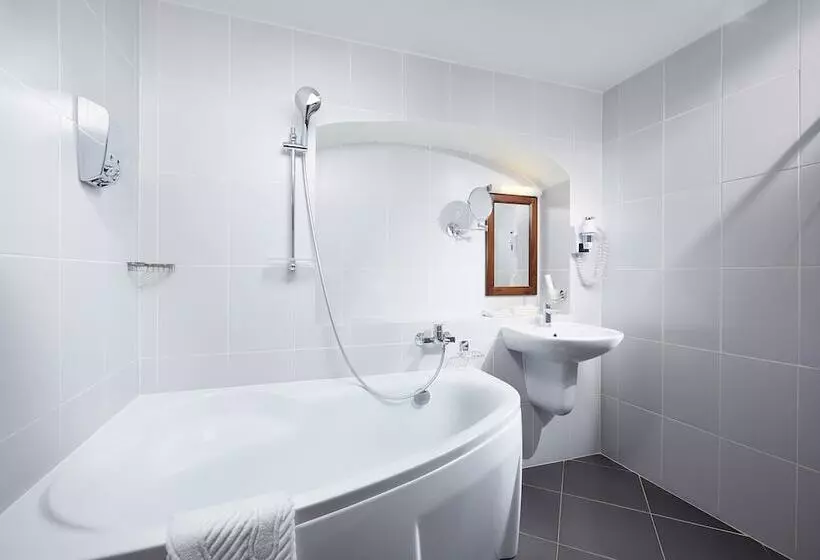 هتل Monastyrski Minsk City Centre