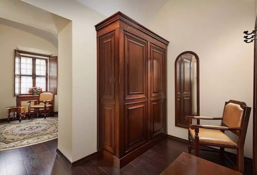 هتل Monastyrski Minsk City Centre