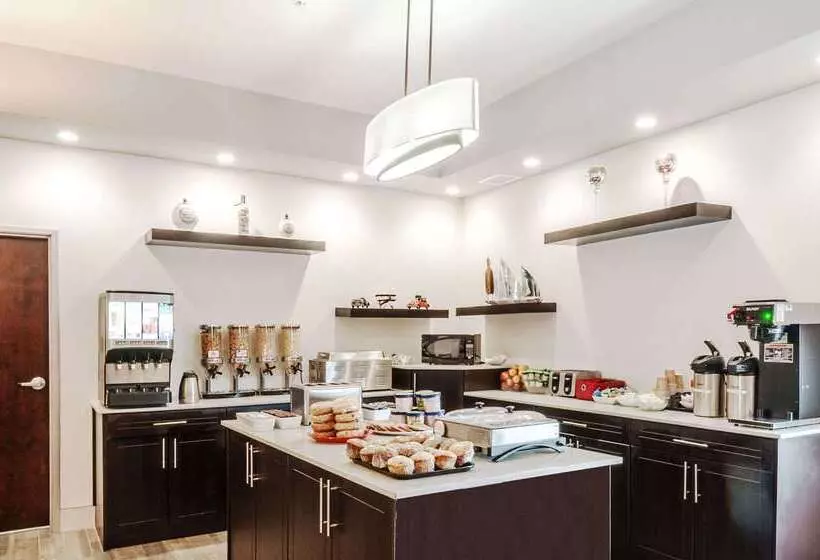 酒店 Ramada By Wyndham Moose Jaw