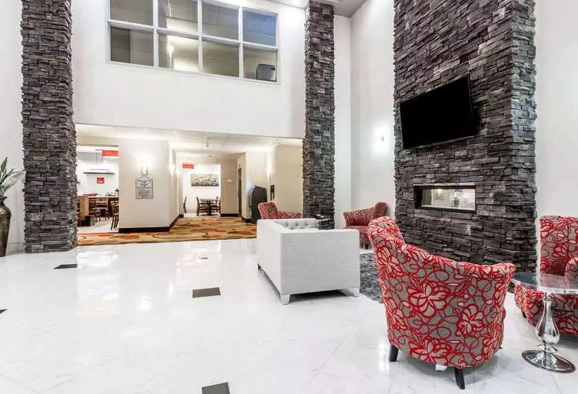 酒店 Ramada By Wyndham Moose Jaw