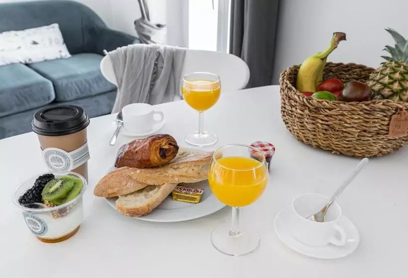 住所 Florella Clemenceau