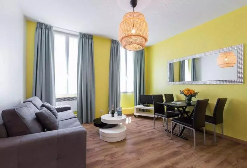 住所 Florella Clemenceau