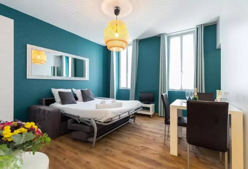 住所 Florella Clemenceau