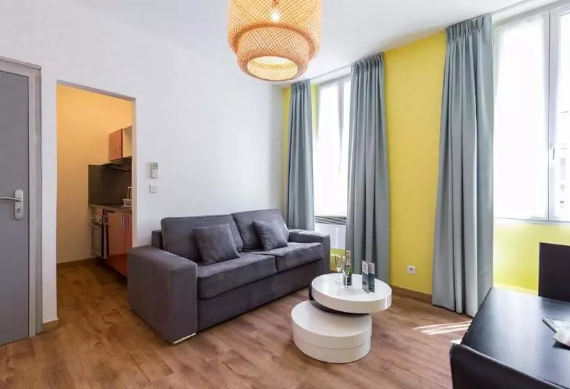 住所 Florella Clemenceau