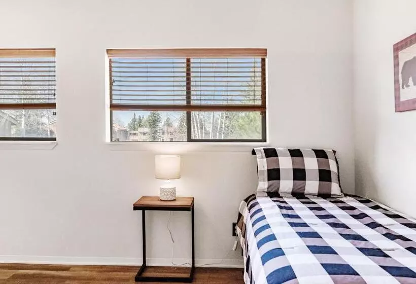 Hotelli Pines 4043